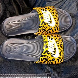 NIKE leopard 🐆 slides
